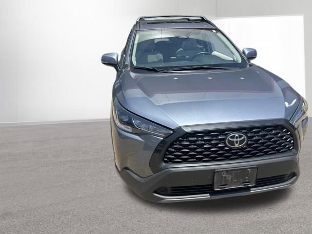 Used 2023 Toyota Corolla Cross LE w/ Moonroof Package AWD/4WD image 3