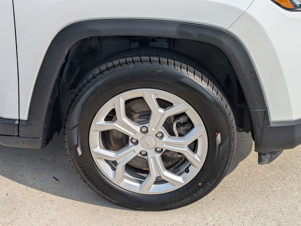 Certified 2024 Jeep Compass Latitude AWD/4WD image 9
