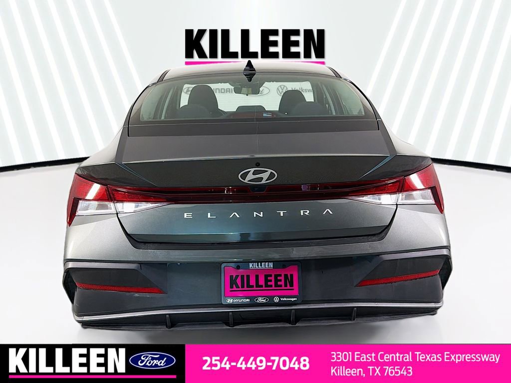 Used 2024 Hyundai Elantra SE image 7