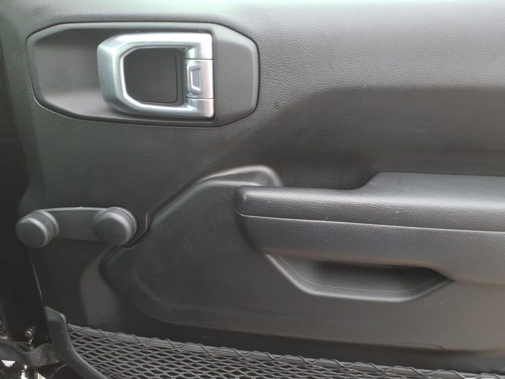 Used 2022 Jeep Gladiator Sport image 10