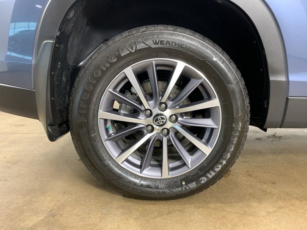 Used 2019 Toyota Highlander XLE AWD/4WD image 40