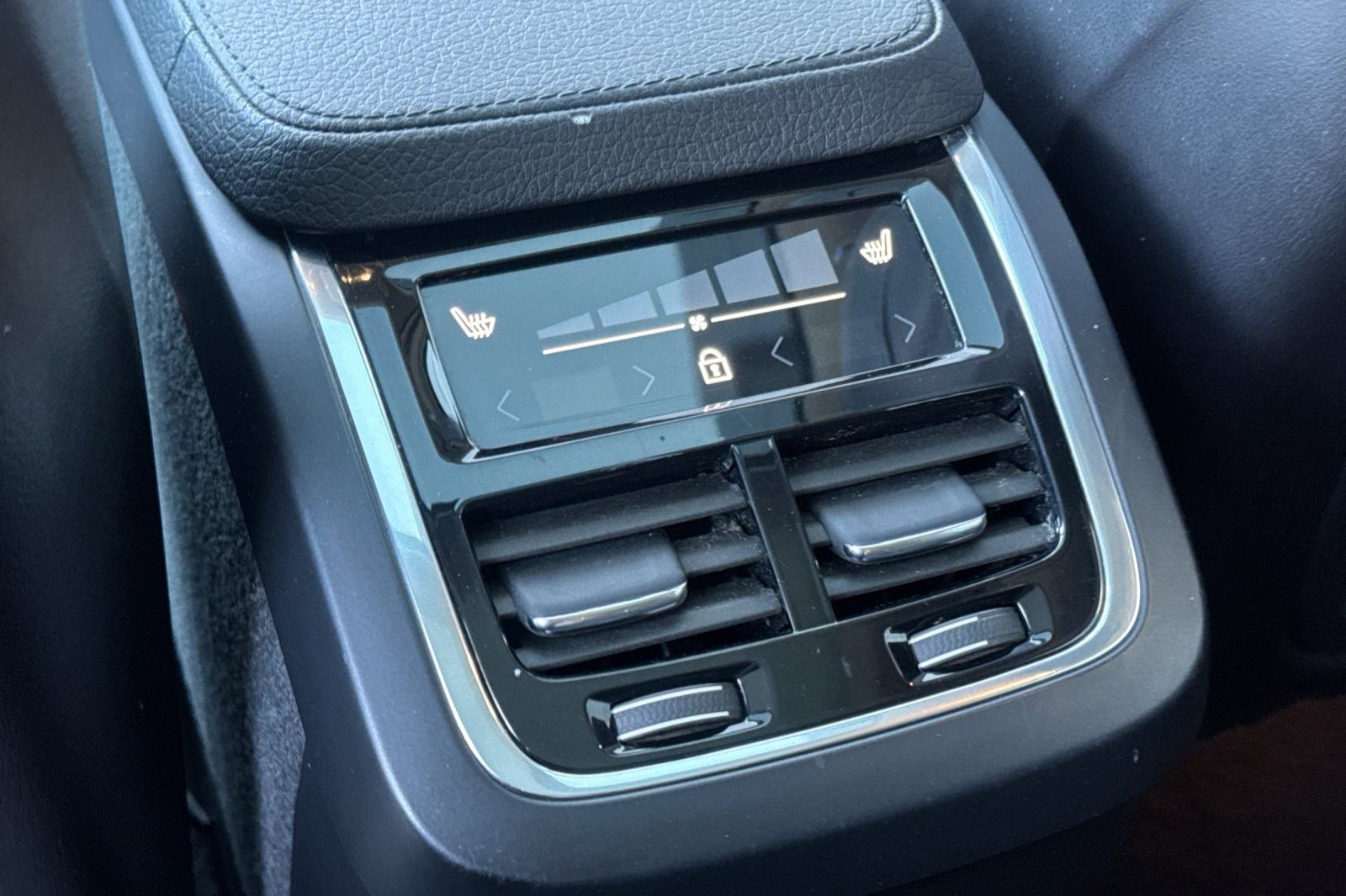 Used 2022 Volvo XC90 T5 Momentum w/ Advanced Package image 13