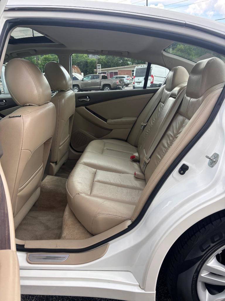 Used 2011 Nissan Altima 2.5 SL w/ 2.5SL Pkg FWD image 23