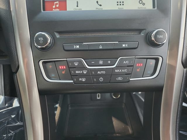 Used 2017 Ford Fusion SE w/ Fusion SE Technology Package FWD image 15