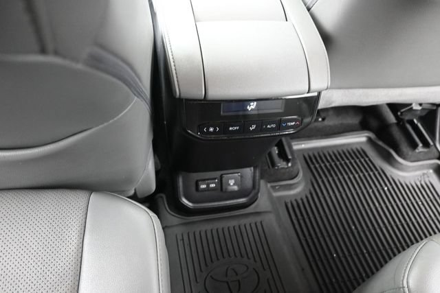 Certified 2024 Toyota Highlander Limited AWD/4WD image 29