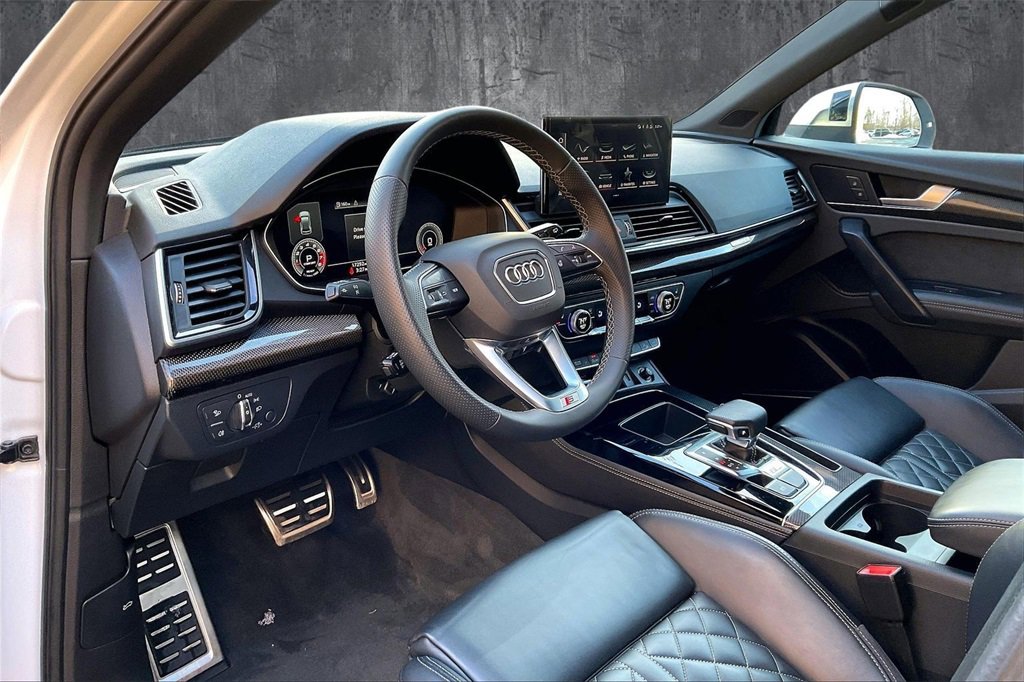 Used 2024 Audi SQ5 Premium Plus w/ Premium Plus Package image 17