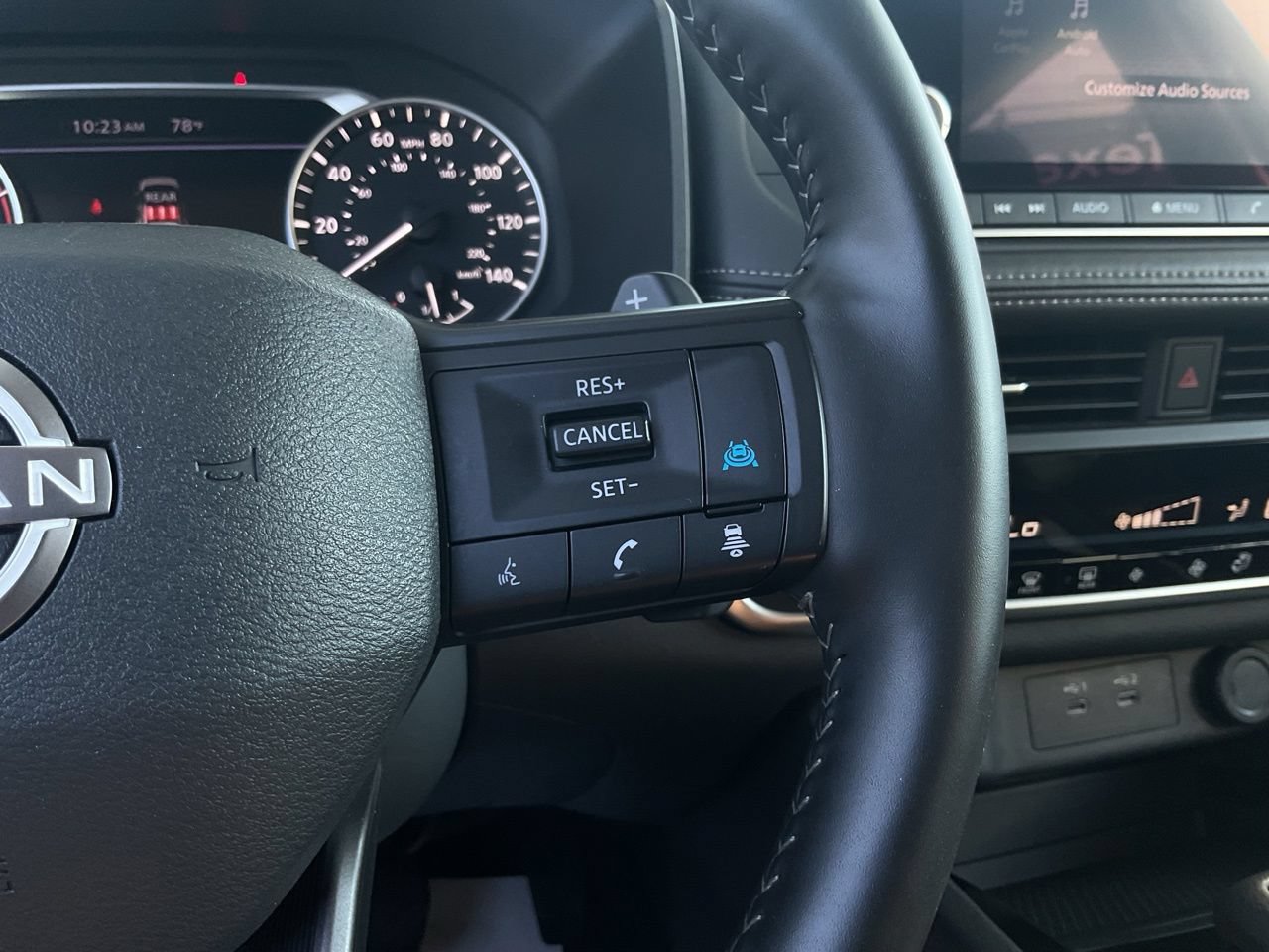 Used 2025 Nissan Rogue SV FWD image 32