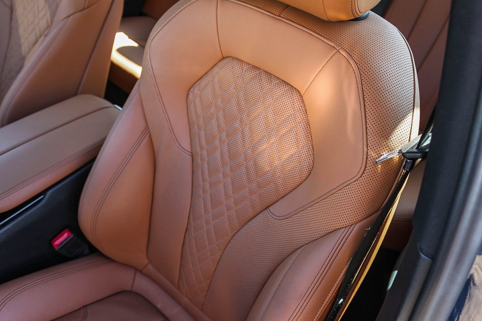 Used 2022 BMW 530e w/ Premium Package image 25