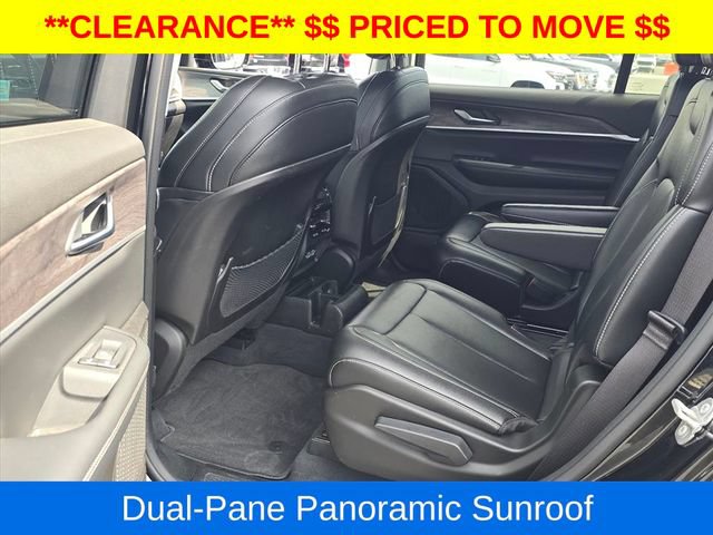 Used 2023 Jeep Grand Cherokee L Limited w/ Black Appearance Package AWD/4WD image 18