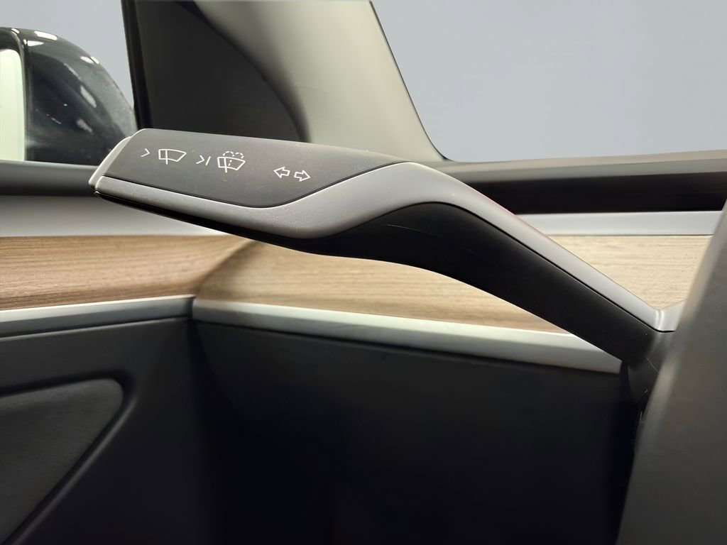Used 2023 Tesla Model Y Performance image 16