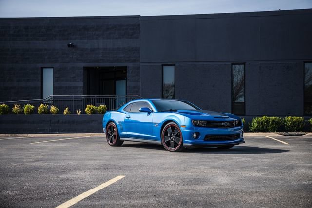 Used 2013 Chevrolet Camaro SS w/ Hot Wheels Special Edition RWD image 38