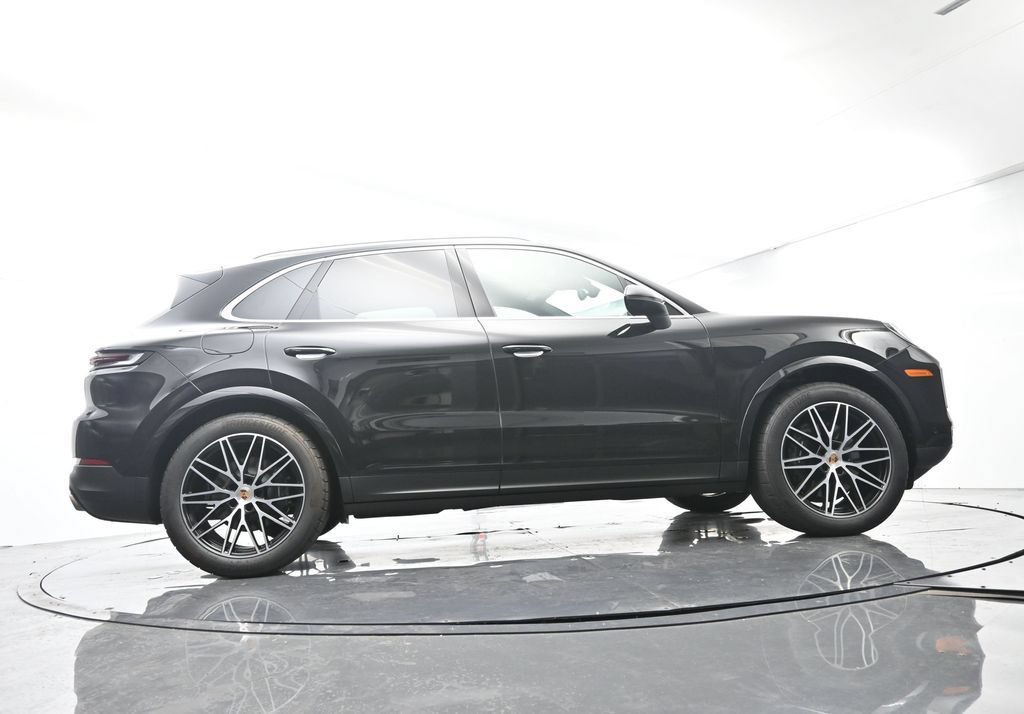 Certified 2025 Porsche Cayenne AWD/4WD image 50