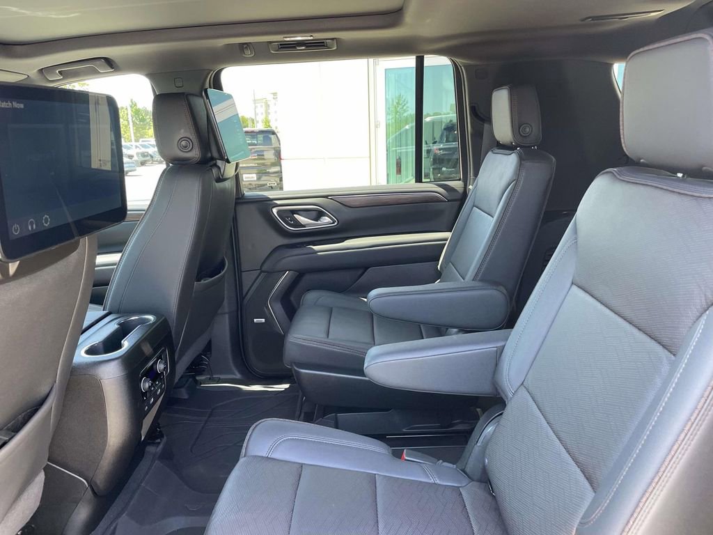 Used 2024 Chevrolet Suburban High Country w/ Premium Package AWD/4WD image 11