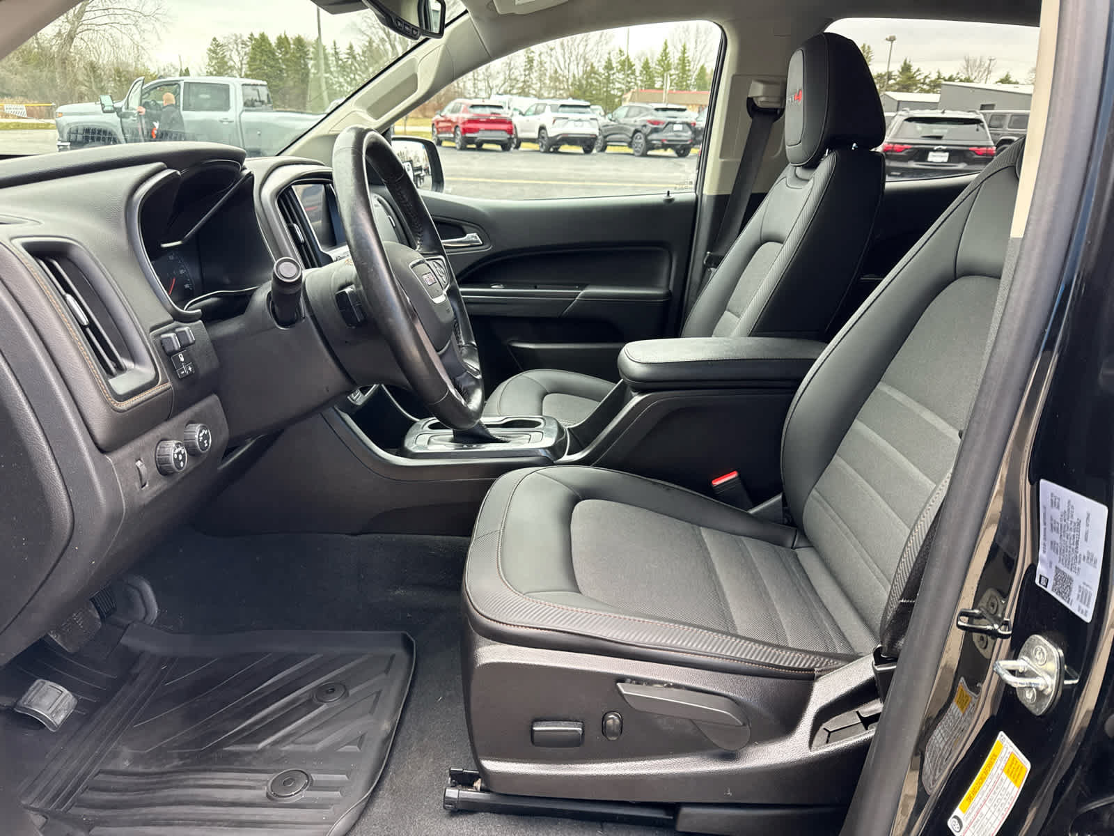 Used 2022 GMC Canyon AT4 w/ Driver Alert Package AWD/4WD image 18