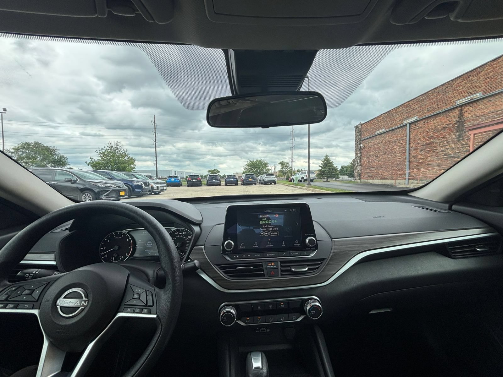 Used 2025 Nissan Altima 2.5 SV FWD image 28