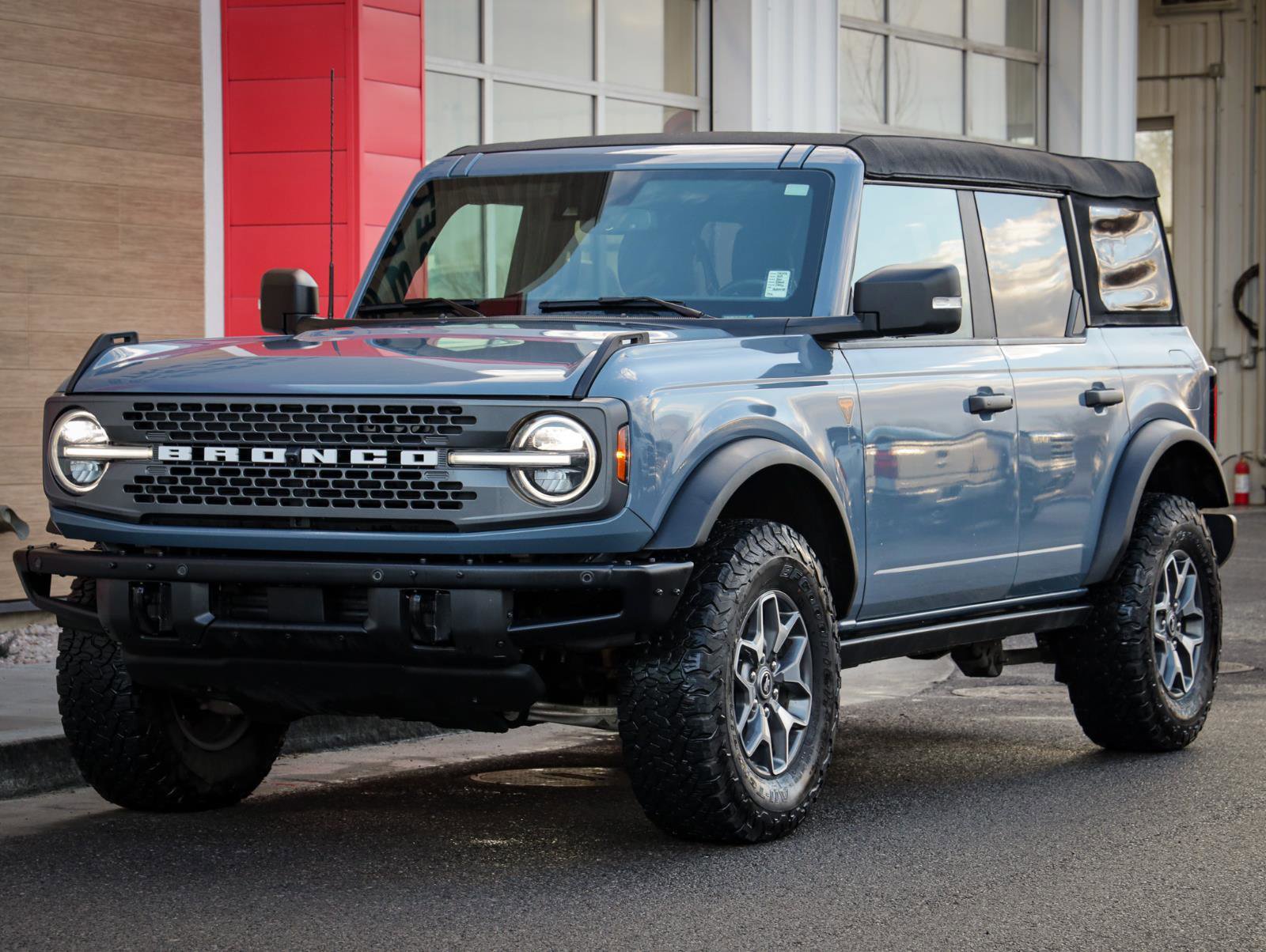 Used 2024 Ford Bronco Badlands image 7