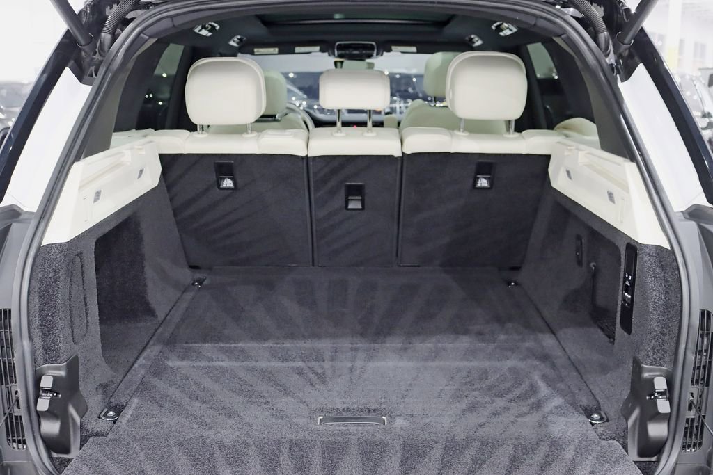 Used 2023 Land Rover Range Rover SE image 40