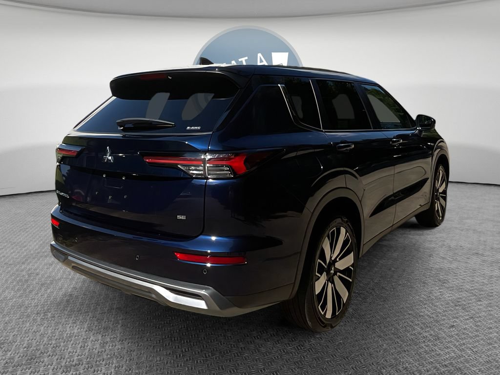 Used 2025 Mitsubishi Outlander SE AWD/4WD image 3
