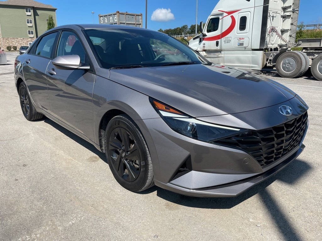 Used 2023 Hyundai Elantra SEL image 3