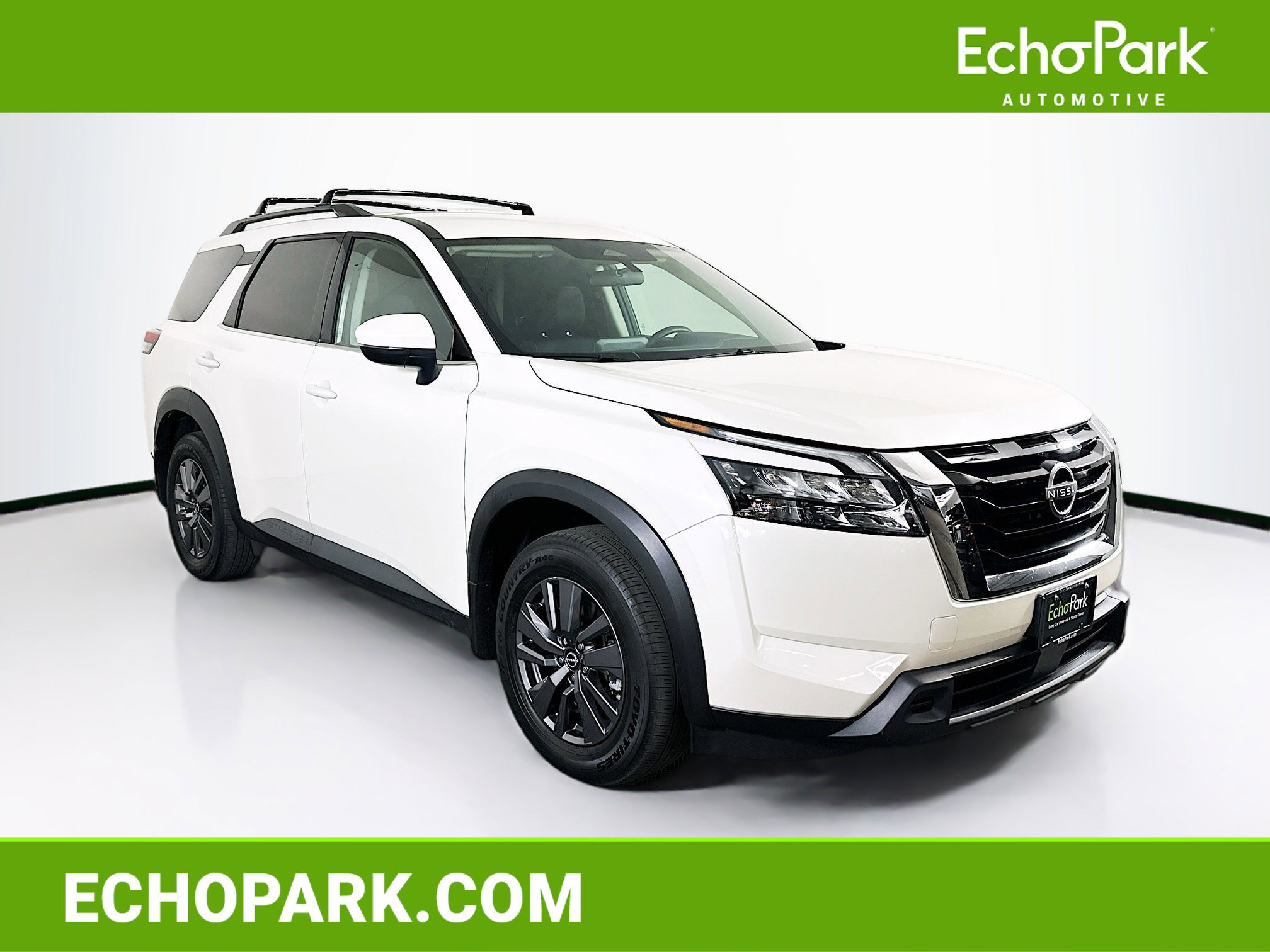 Used 2024 Nissan Pathfinder SV image 1