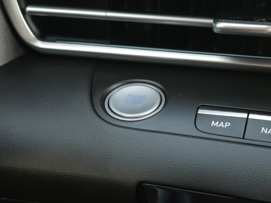 Used 2025 Hyundai Elantra Limited FWD image 38