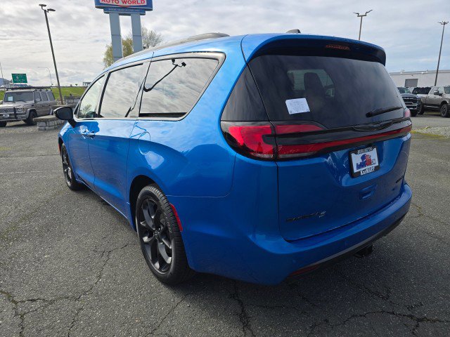 New 2026 Chrysler Pacifica Limited FWD image 5
