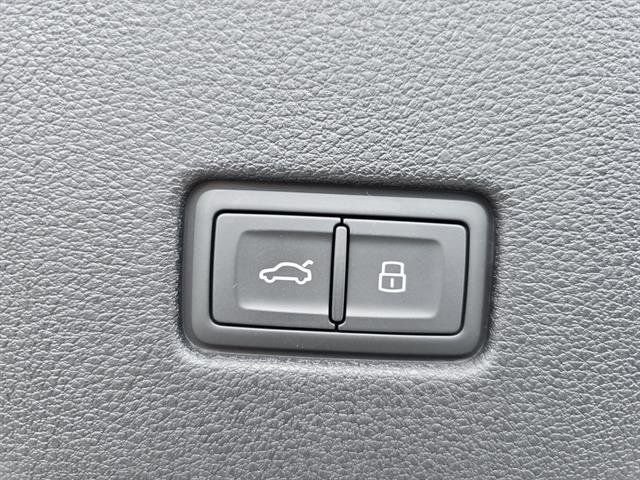 New 2025 Audi SQ8 Prestige AWD/4WD image 15