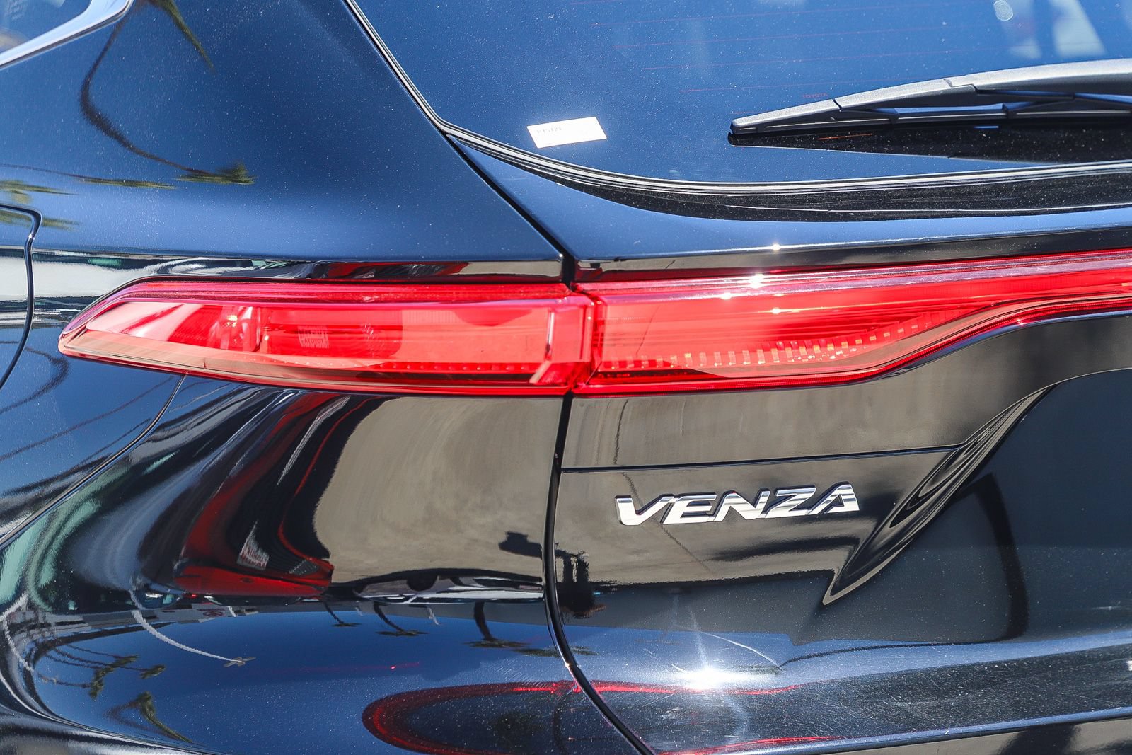 Certified 2023 Toyota Venza LE AWD/4WD image 9