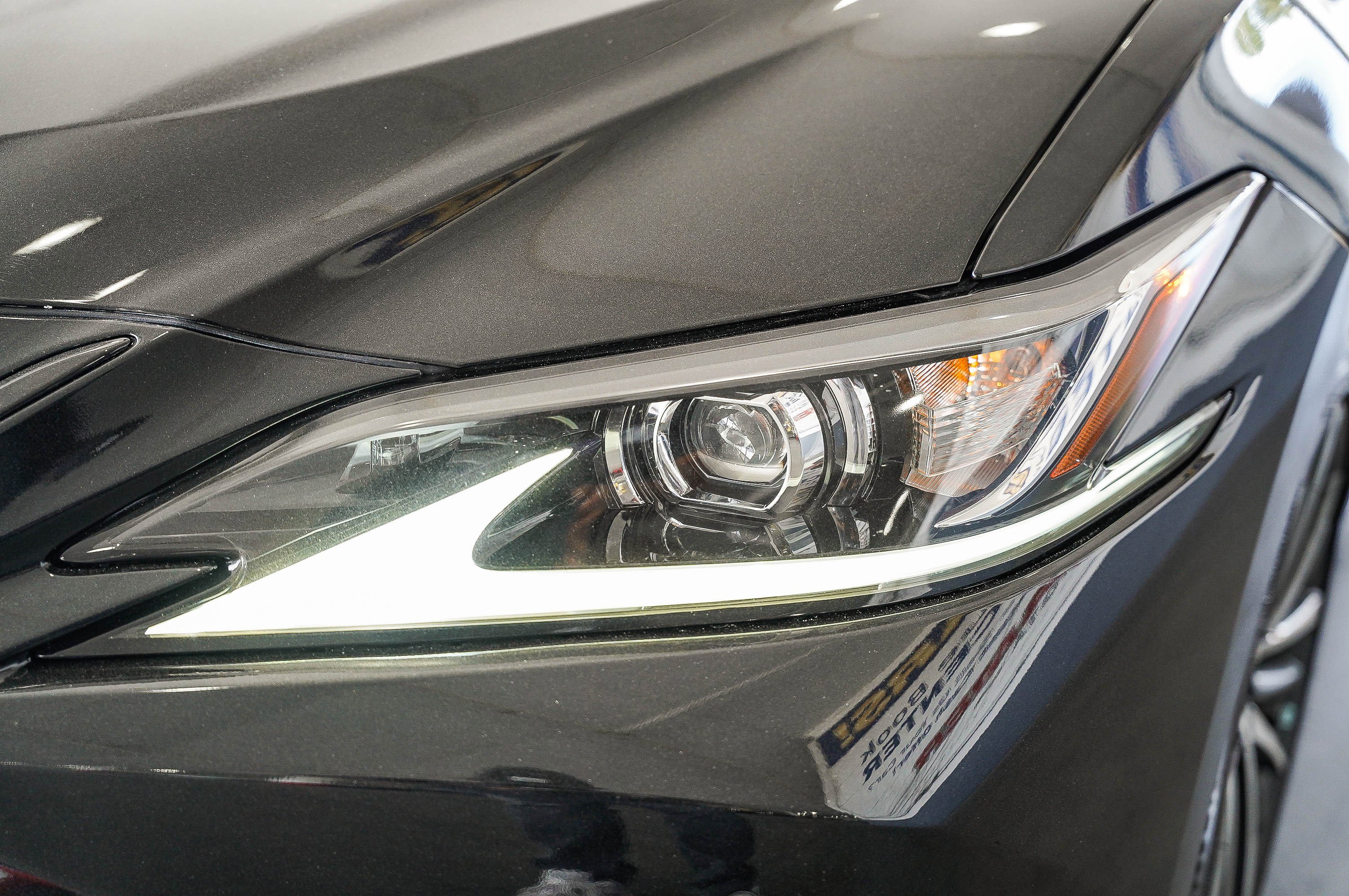 Used 2023 Lexus ES 300h w/ Premium Package image 5