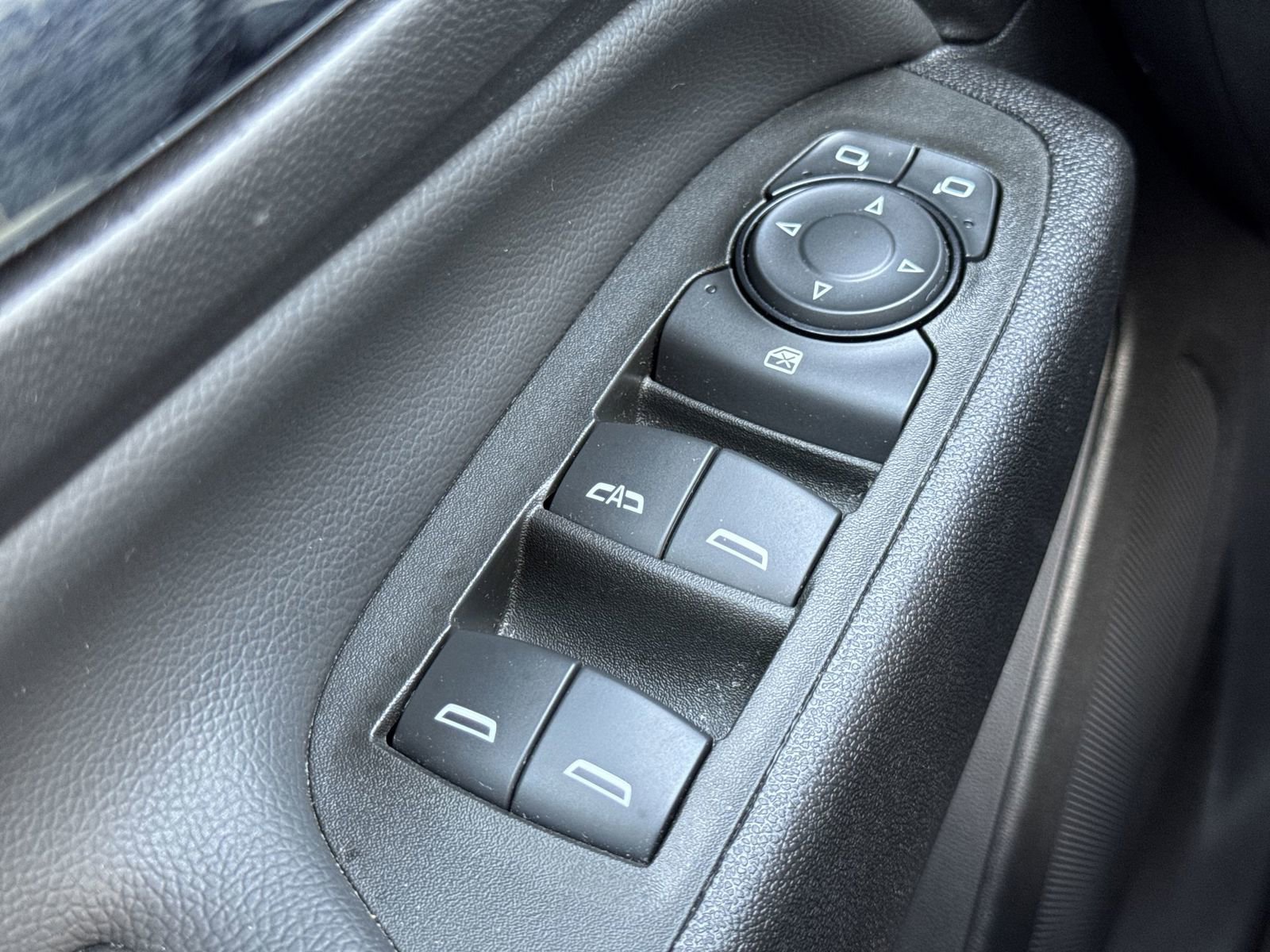 Used 2024 Chevrolet Equinox LT FWD image 15