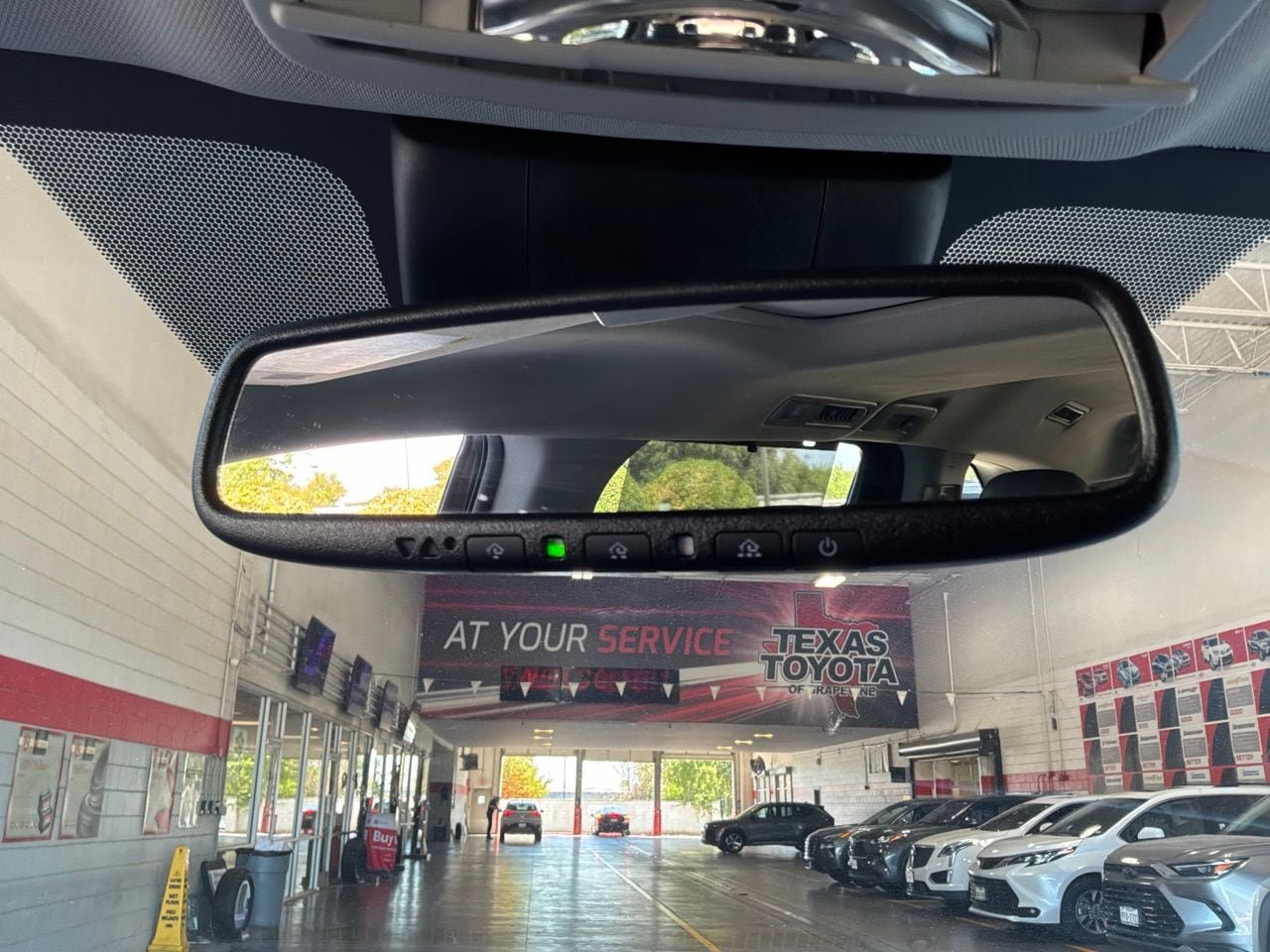 Used 2024 Toyota Sienna XLE FWD image 22