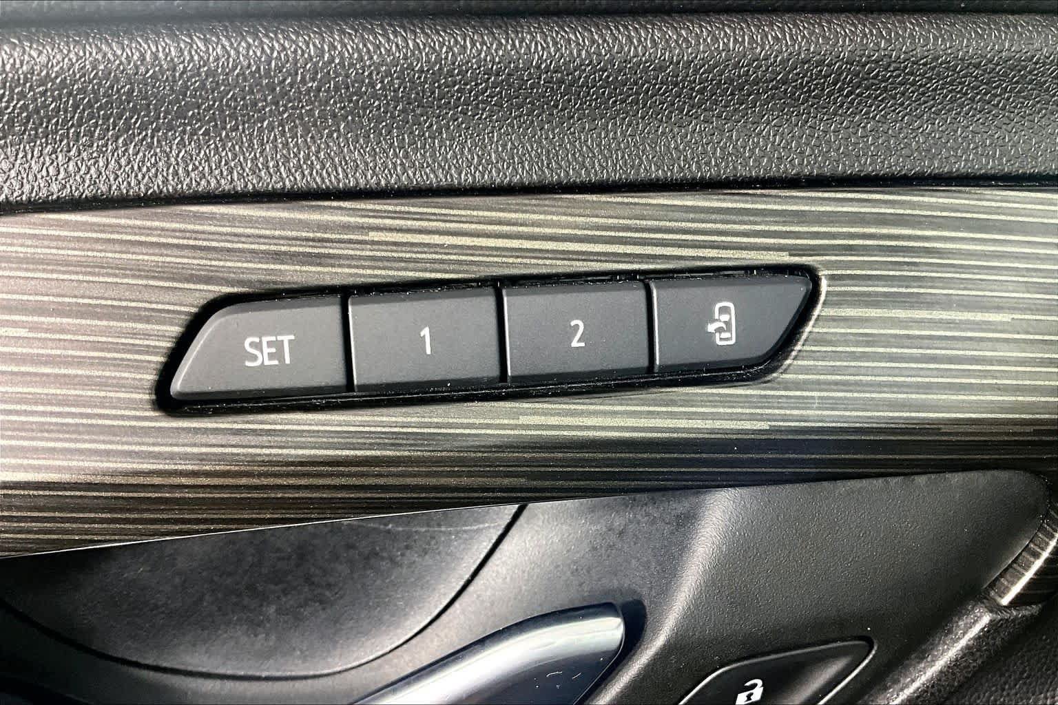 Certified 2024 GMC Terrain SLT FWD image 34