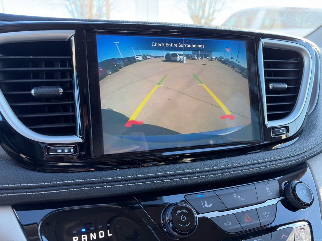 Used 2023 Chrysler Pacifica Touring-L image 26