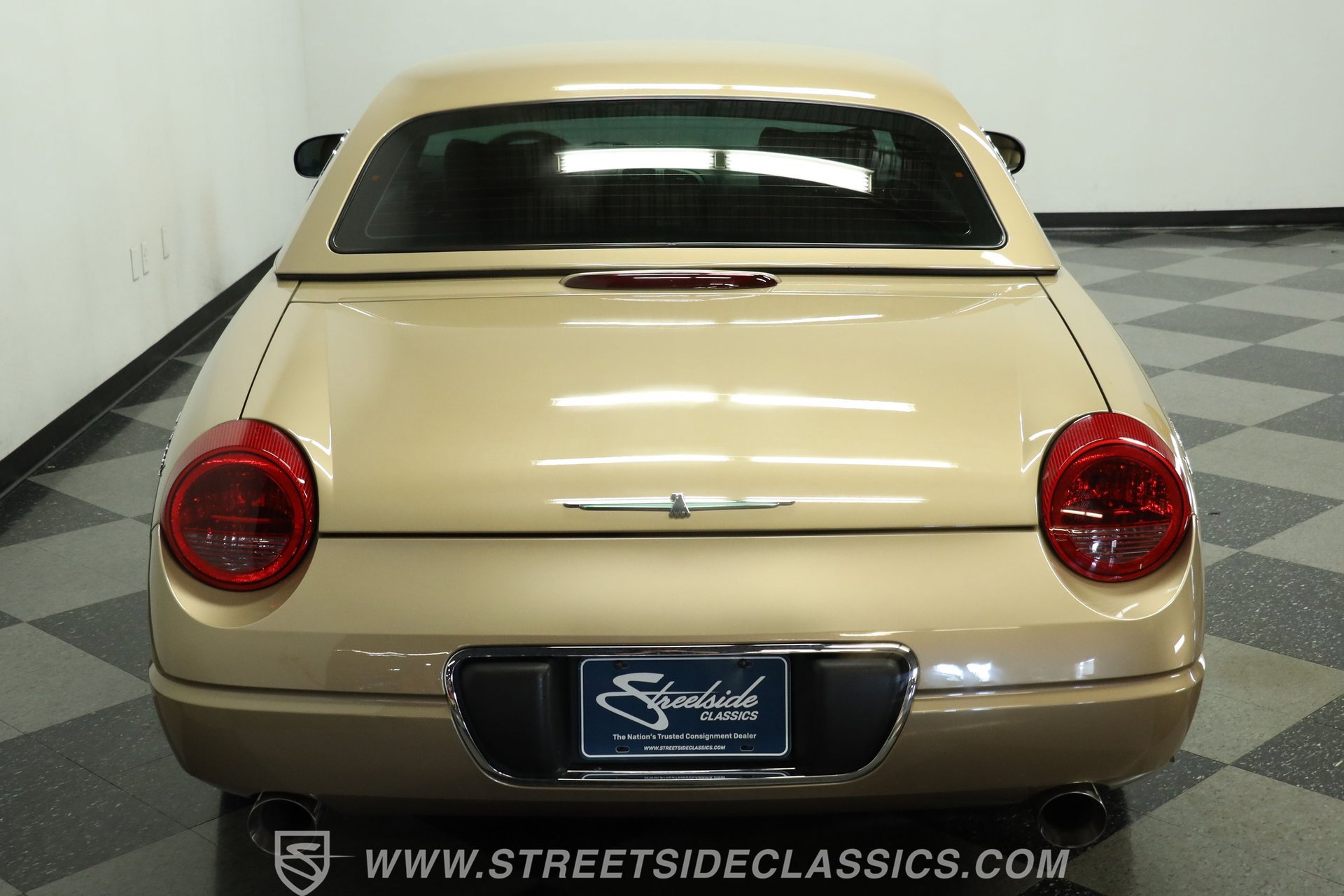 Used 2005 Ford Thunderbird RWD image 8