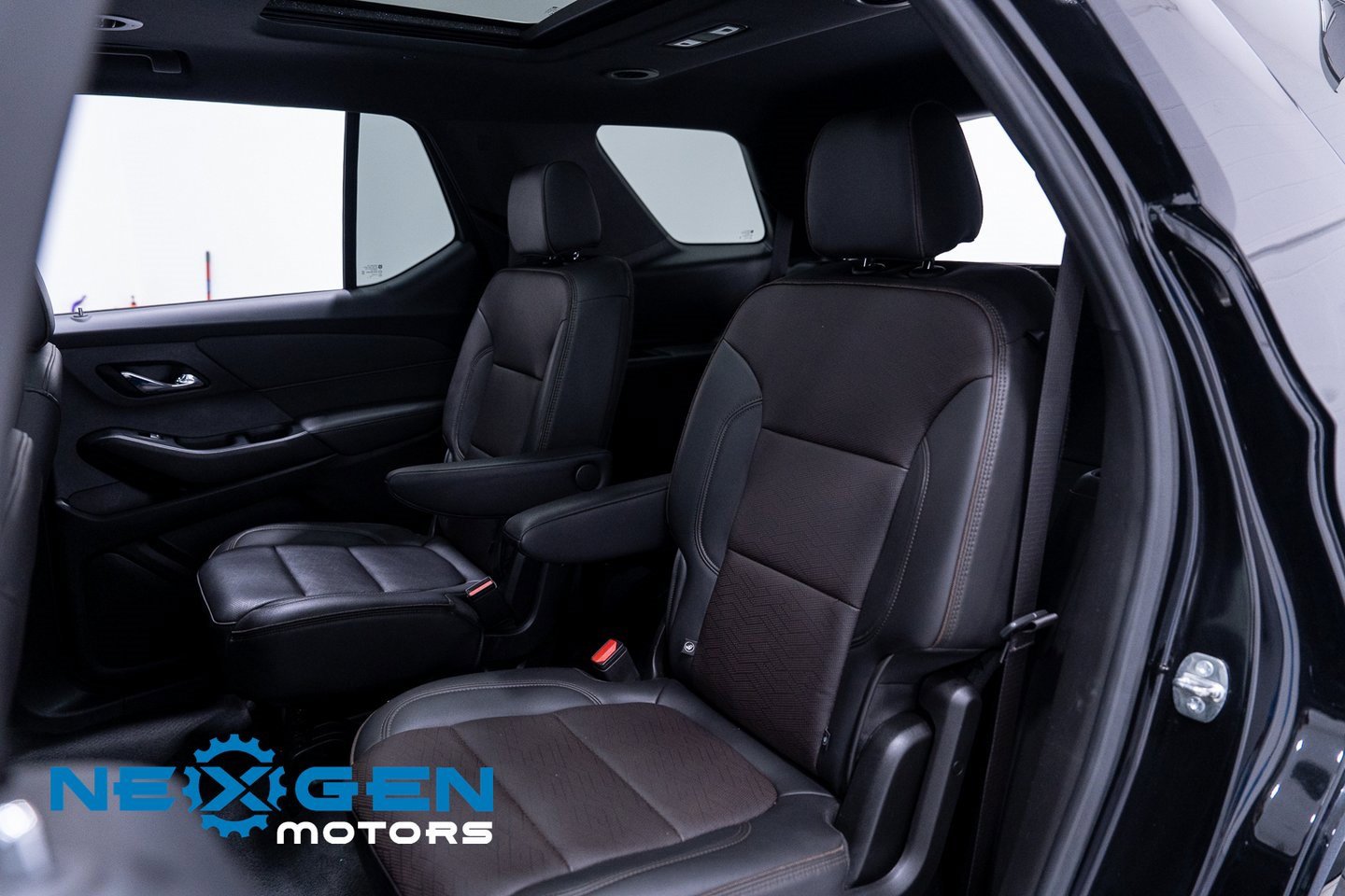 Used 2023 Chevrolet Traverse High Country image 44