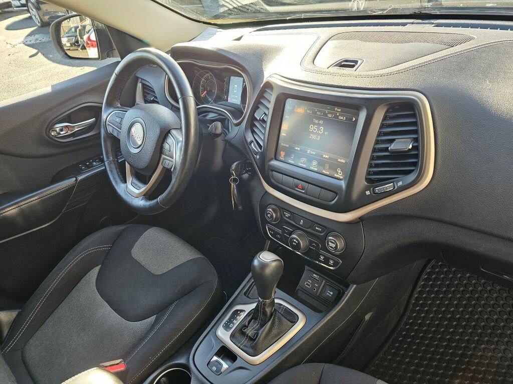 Used 2014 Jeep Cherokee Latitude w/ Cold Weather Group image 7