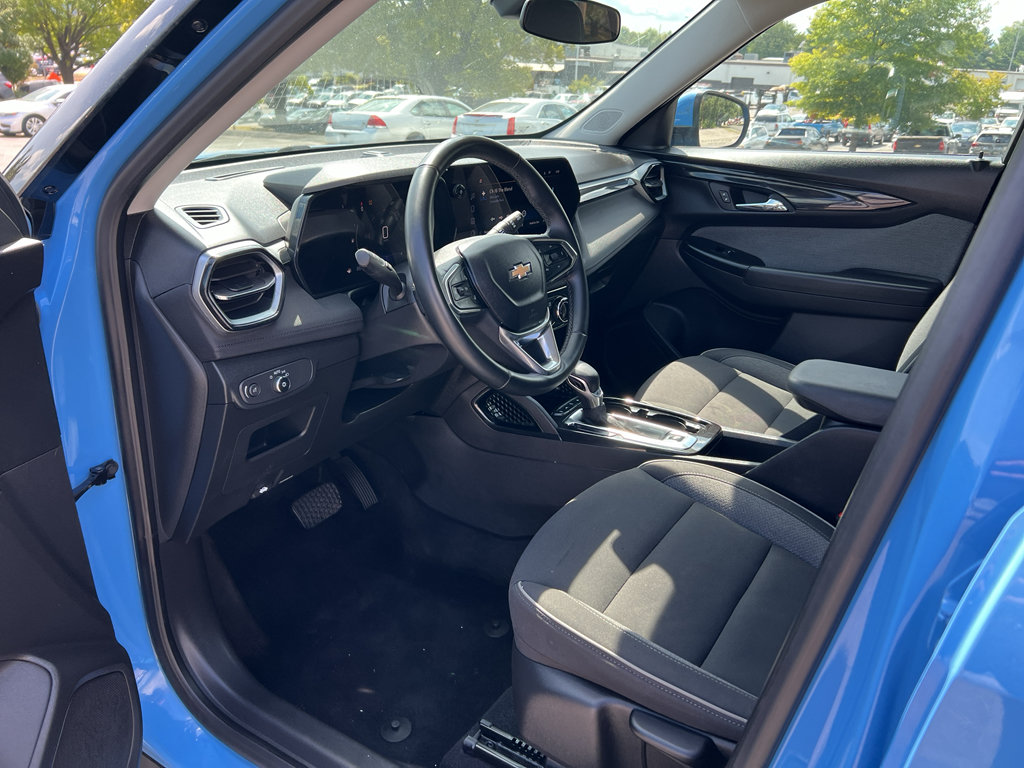 Used 2024 Chevrolet TrailBlazer LT w/ LT Cold Weather Package FWD image 12
