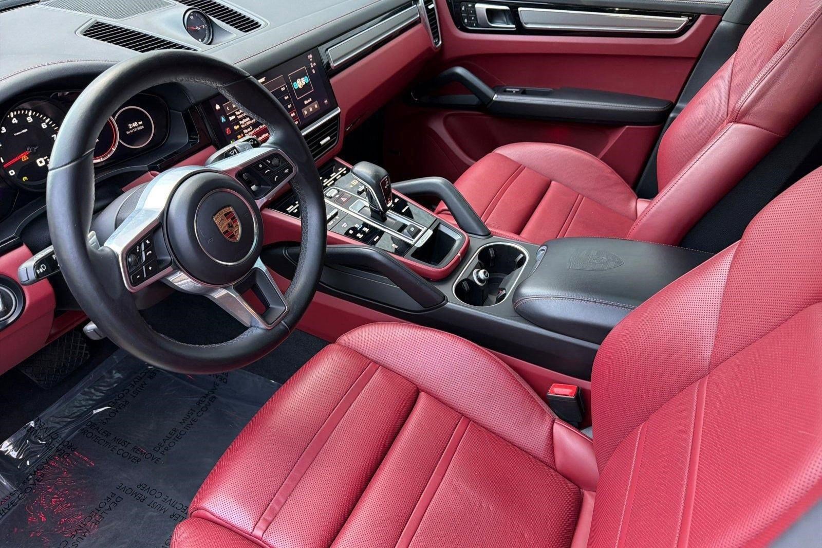 Used 2023 Porsche Cayenne Platinum Edition image 4