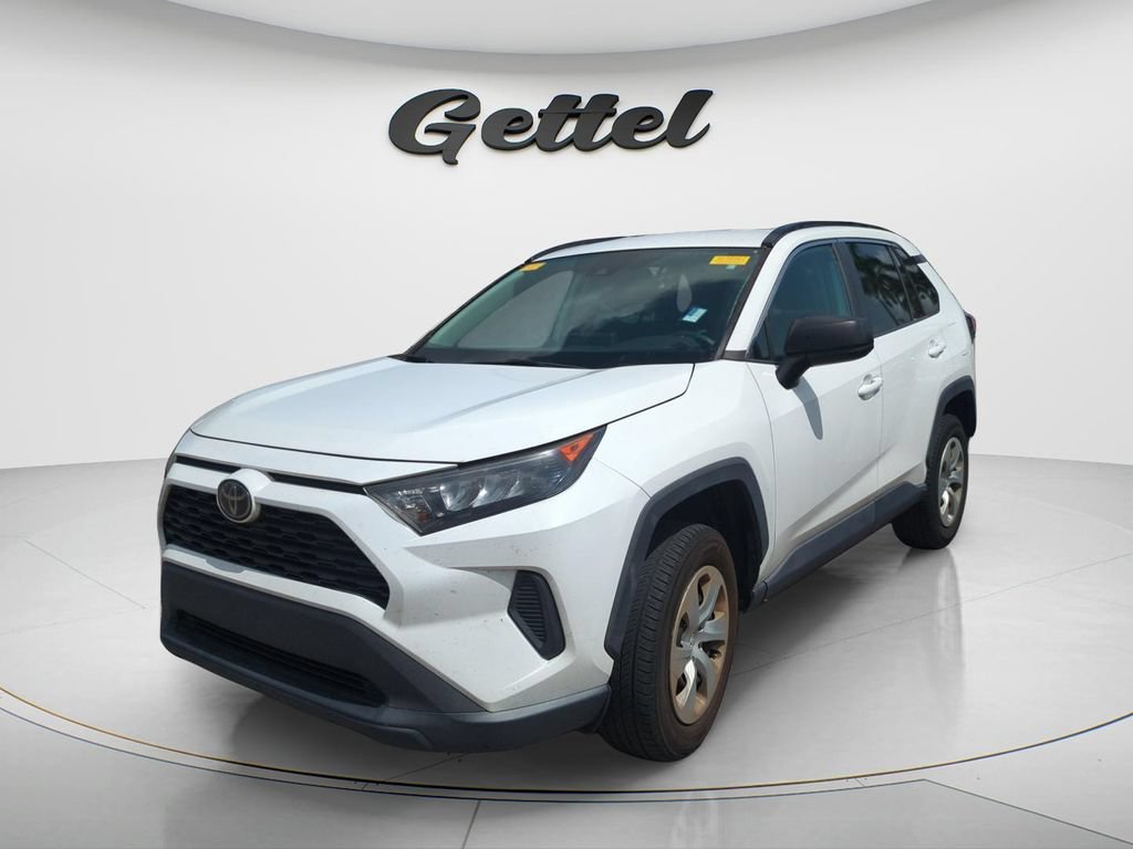 Used 2019 Toyota RAV4 LE FWD image 1