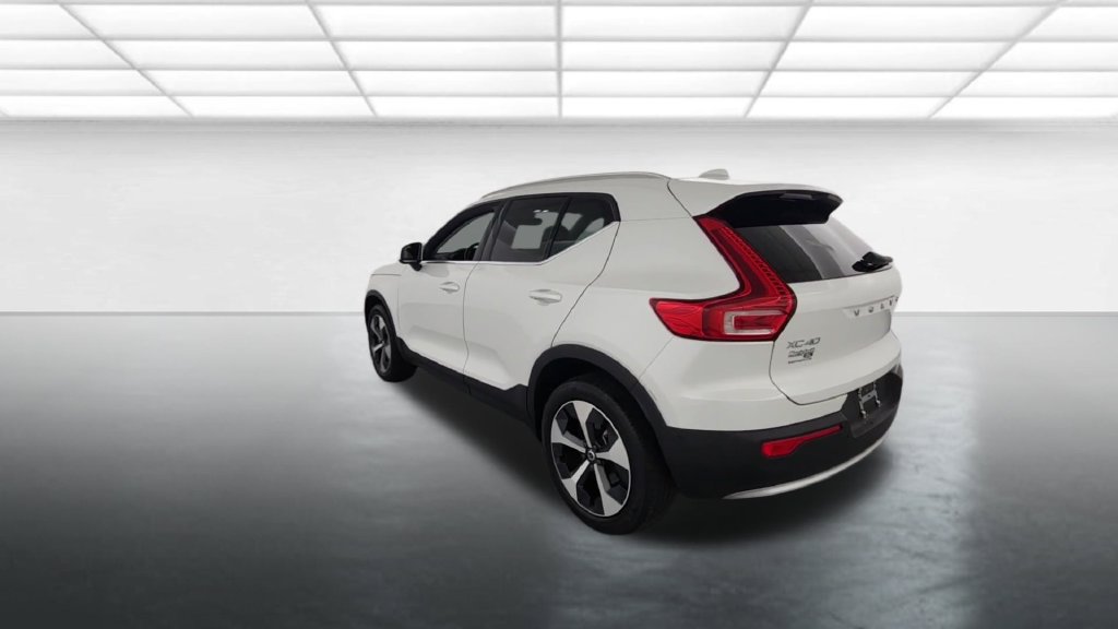 Used 2024 Volvo XC40 B5 Plus AWD/4WD image 6