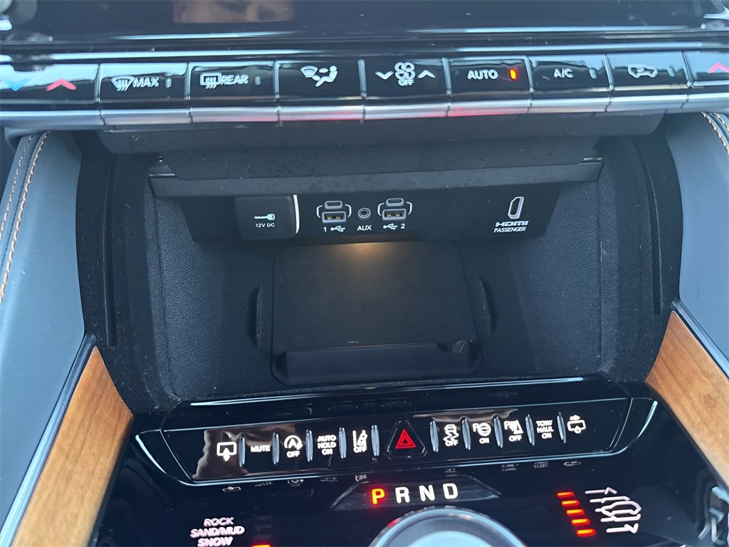 Used 2024 Jeep Grand Wagoneer Series III w/ HD Trailer Tow Package image 34