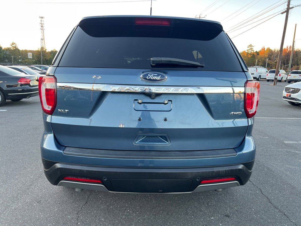 Used 2019 Ford Explorer XLT w/ Equipment Group 202A image 5