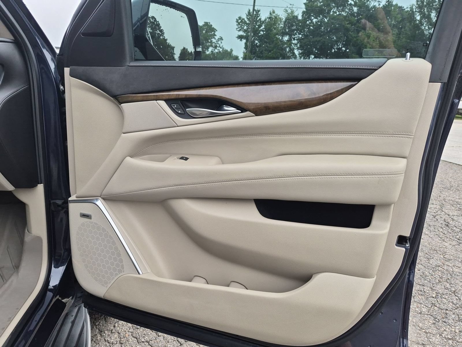 Certified 2019 Cadillac Escalade Luxury RWD image 29