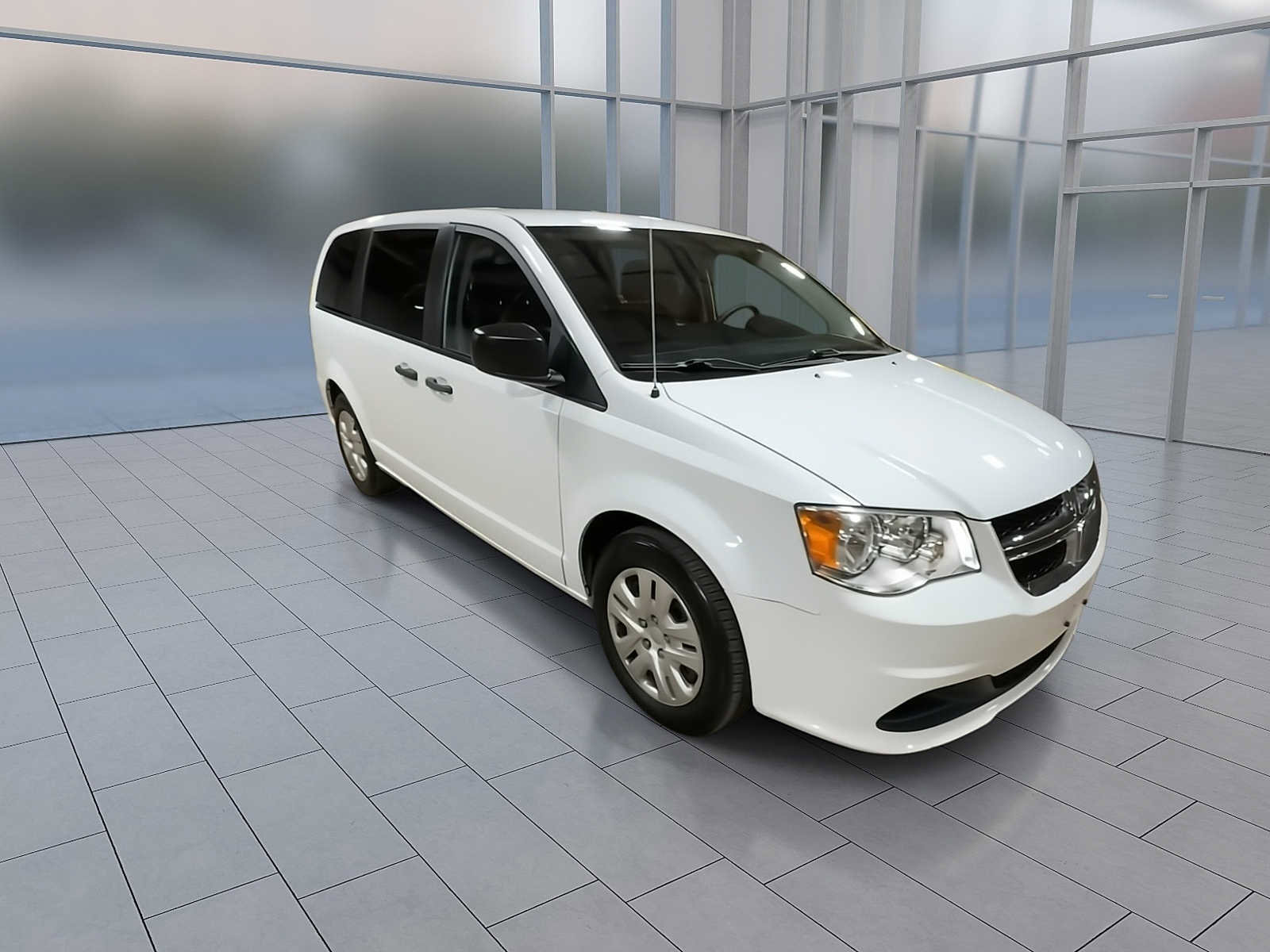 Used 2019 Dodge Grand Caravan SE w/ UConnect Hands-Free Group image 2