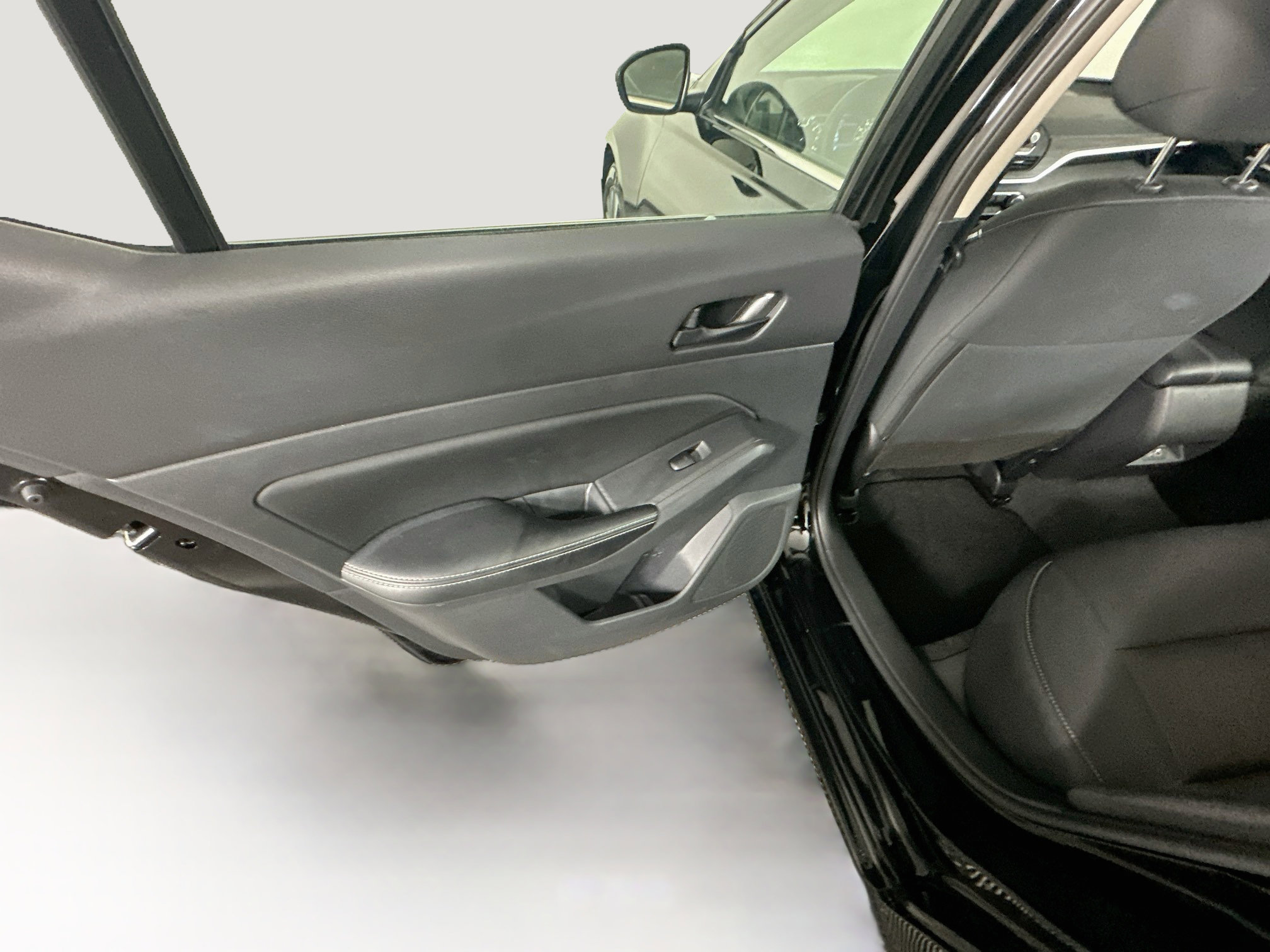Used 2025 Nissan Altima 2.5 SV FWD image 25
