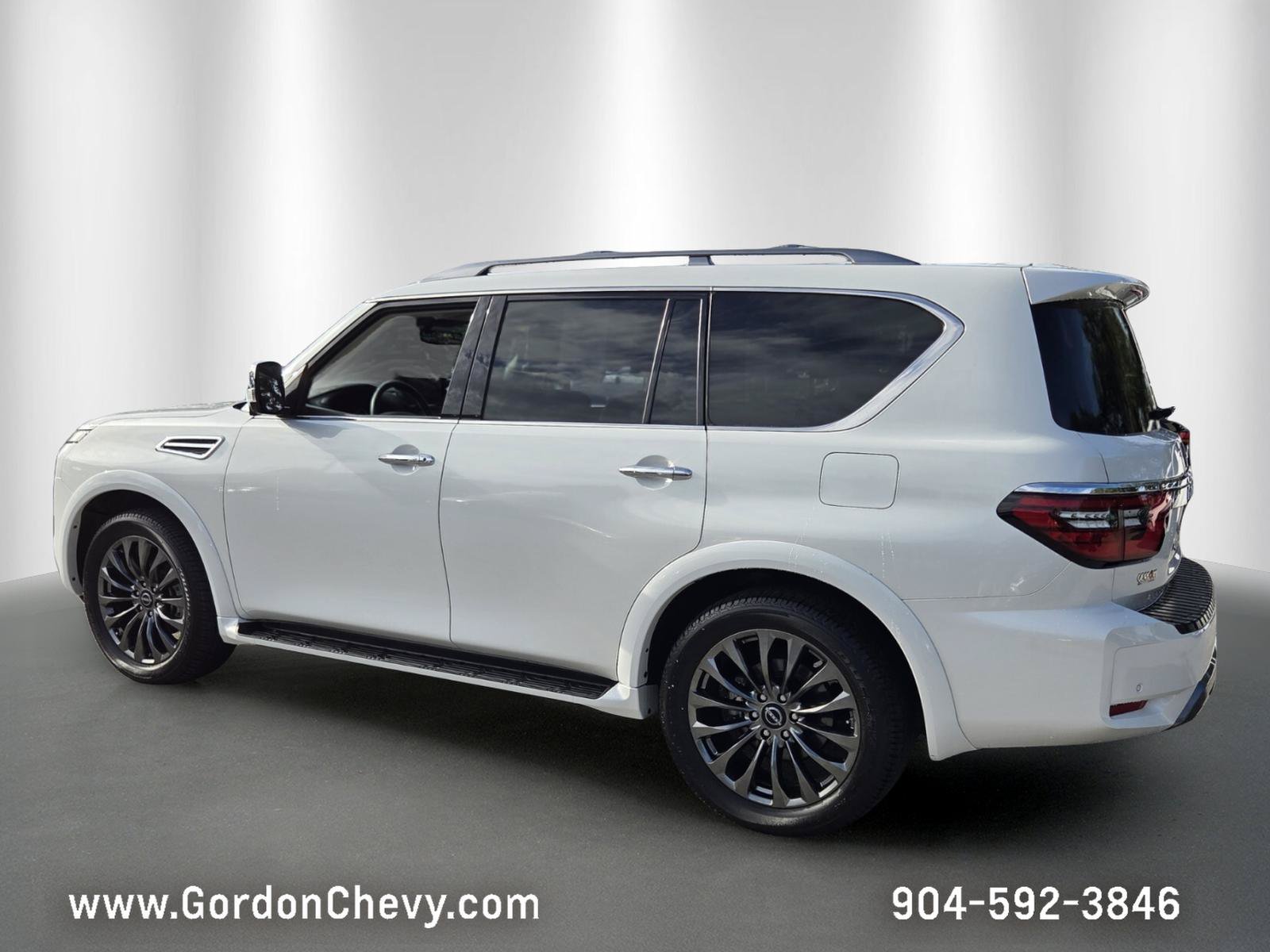 Used 2024 Nissan Armada Platinum w/ Captain's Chairs Package RWD image 3