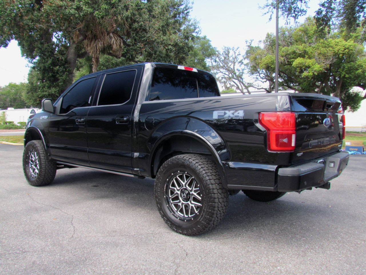 Used 2018 Ford F150 Lariat w/ Equipment Group 502A Luxury image 6