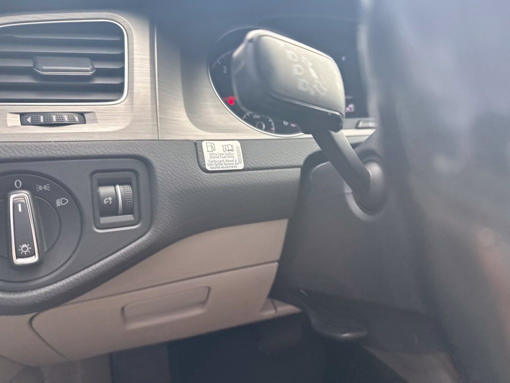 Used 2015 Volkswagen Golf TDI S FWD image 21