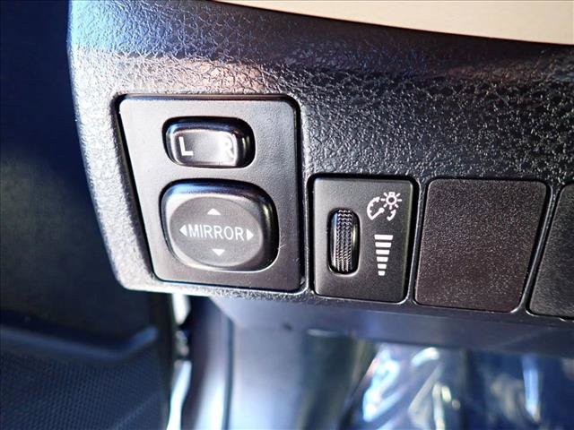 Used 2015 Toyota Corolla LE FWD image 11