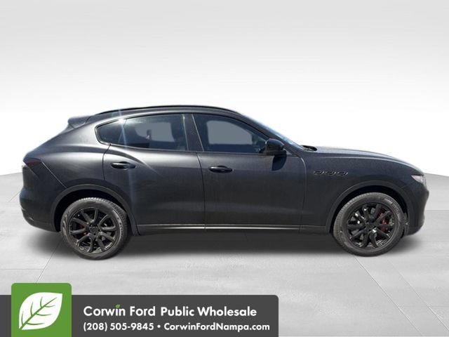 Used 2017 Maserati Levante S AWD/4WD image 2